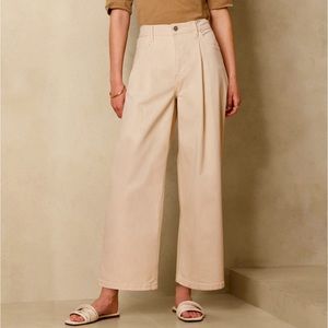 Banana Republic Ecru High-Rise Wide-Leg Cropped Jean